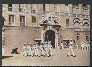 Monaco Postcard - La Releve De La Garde Devant L'Entree Du Palais    RR5860