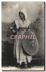 CPA Folklore Costume de Thiers 