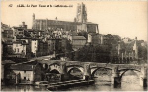 CPA Albi Le Pont Vieux et la Cathedrale FRANCE (1016115)