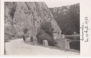 RPPC ROMANIA FAMILY TRIP AT CAZANELE DUNARII 1932 CLASSIC CAR