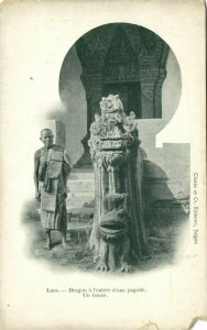 indochina, LAOS, Dragon à l'entrée d'un Pagode. Un Bonze (1899) Postcard