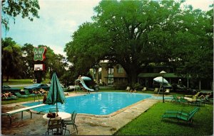 VINTAGE POSTCARD SWIMMING POOL AT THE OAK PARK INN AT BRUNSWICK GEORIGIA 1970s