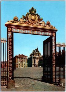 VINTAGE POSTCARD CONTINENTAL SIZE GATE OF HONOR THE PALACE OF VERSAILLES FRANCE