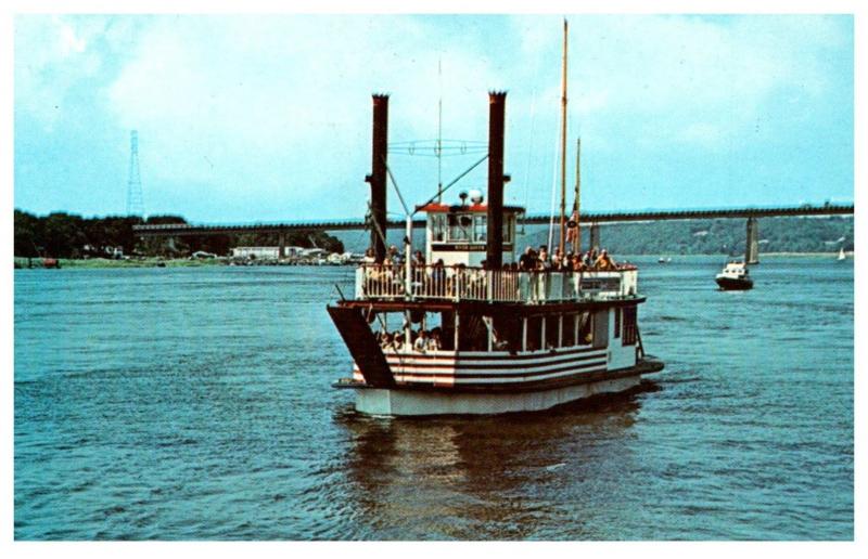 Connecticut  Old Saybrook  River Queen , Paddlewheeler , Steamboat line