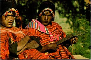 VINTAGE CONTINENTAL SIZE POSTCARD FARMERS FROM TARABUCO SUCRE BOLIVIA 1970s