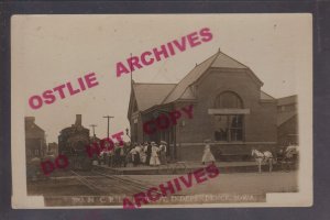 Independence IOWA RPPC c1910 DEPOT TRAIN Station C.R.I. & P.  R.R. nr Oelwein IA