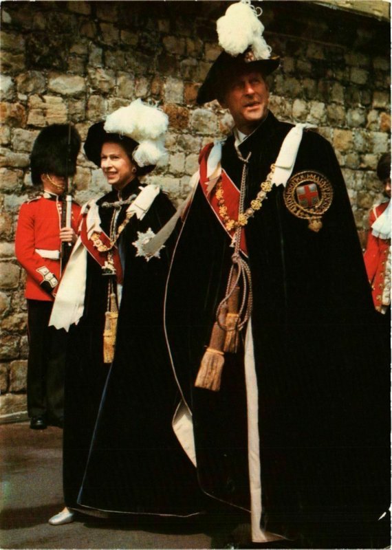 CPM AK HM Queen Elizabeth II & HRH Prince Philip BRITISH ROYALTY (836439)