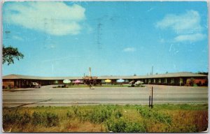 1952 Honeymoon Motel Niagara Falls New York Roadway View Bldg. Posted Postcard