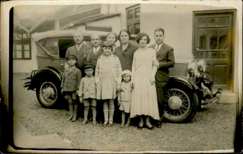 IMV00967 1931 romania real photo old car social history