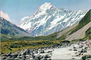 postcard New Zealand - Mt. Cook and the Hooker River