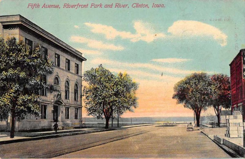 Clinton Iowa Riverfront Park and River Fifth Avenue Vintage Postcard AA9386