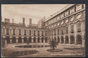 Middlesex Postcard - Fountain Court, Hampton Court Palace  RS6707