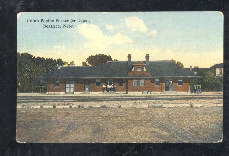 BEATRICE NEBRASKA UNION PACIFIC RAILROAD DEPOT TRAIN STATION VINTAGE POSTCARD