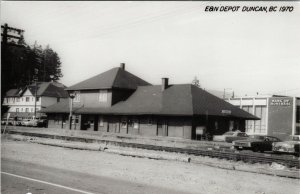 E&N Railway Depot Duncan BC Bank of Montreal Cars c1970 Unused RPPC Postcard F36 