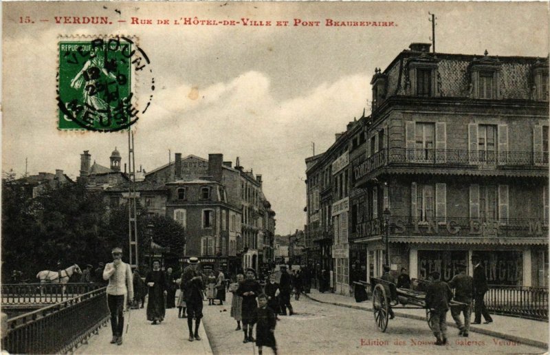 CPA AK VERDUN Rue de l'Hotel-de-Ville et Pont Beaurepaire (864880)