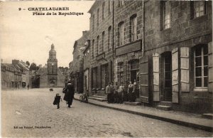 CPA CHATELAUDREN Place de la Republique (1296221)