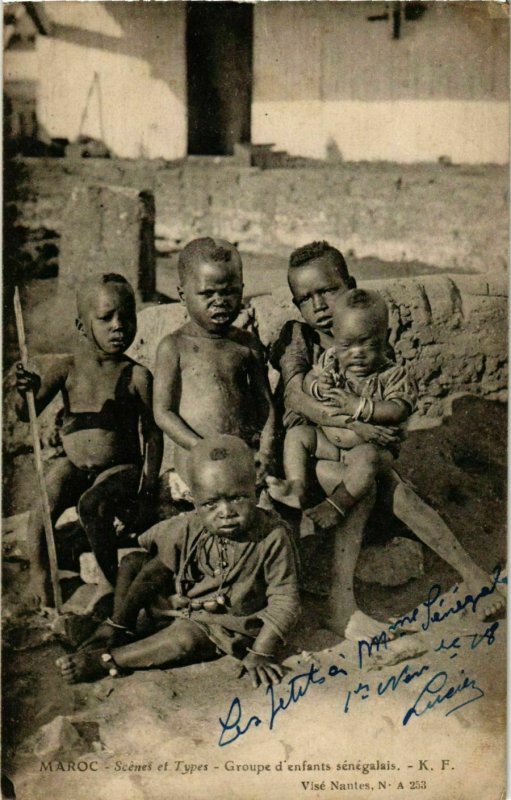 CPA AK Groupe d'Enfants Senegalais - Scenes et Types MAROC (963880)