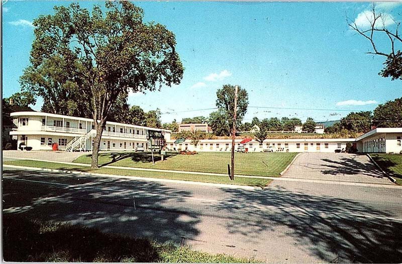 Postcard MOTEL SCENE Rutland Vermont VT AI7811