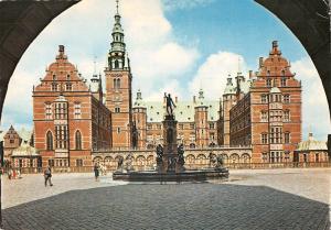 BG35755 hillerod frederiksborg schloss hofplatz denmark