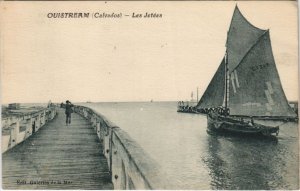 CPA OUISTREHAM Les Jetees (1225710)