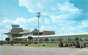 Moline, IL Illinois  QUAD CITY AIRPORT United, Braniff & Ozark Airlines Postcard