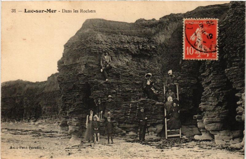 CPA LUC-sur-MER - Dans les Rochers (475901)