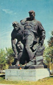 Russia Volgograd Monument Ensemble Sculptural Composition Vintage Postcard 07.50