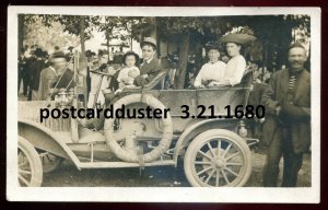 h5084 - USA or Canada REAL PHOTO POSTCARD 1920s Old Car. Family