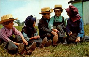 Pennsylvania Greetings From Amish Country Amish Children At Rest During Recess