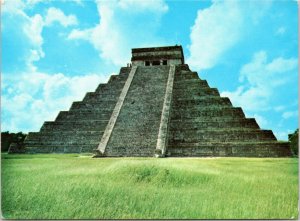 postcard Yucatan, Mexico - El Castillo - Temple of Kukulcán