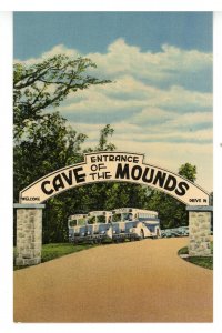 WI - Blue Mounds. Buses at Cave of the Mounds
