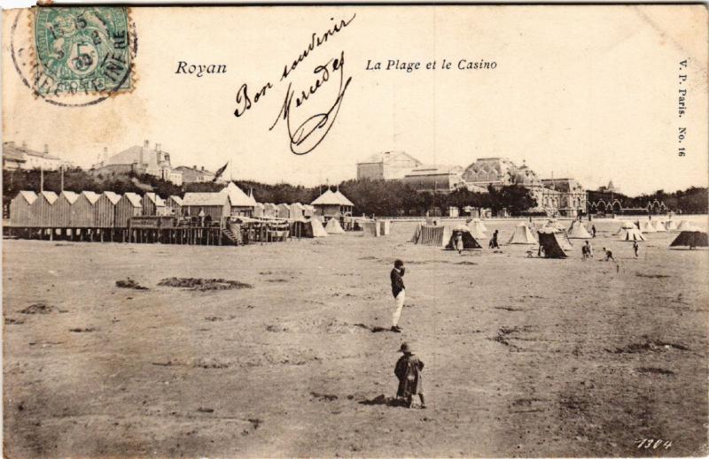CPA ROYAN - La Plage et le Casino (481217)
