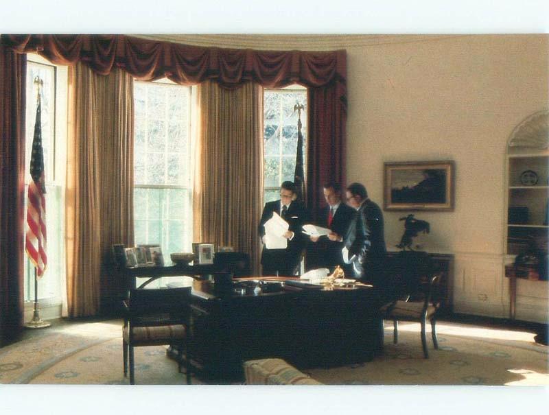 Unused 1981 PRESIDENT RONALD REAGAN WITH TOP AIDES Washington DC E7417