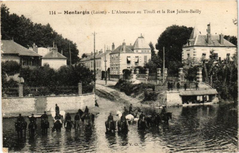 CPA MONTARGIS - L'Abrevouir au Tivoli et la Rue Julien Bailly (251564)