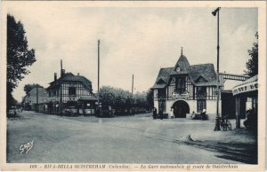 CPA OUISTREHAM RIVA-BELLA - La Gare Automobile et Route de Ouistreham (1225564)