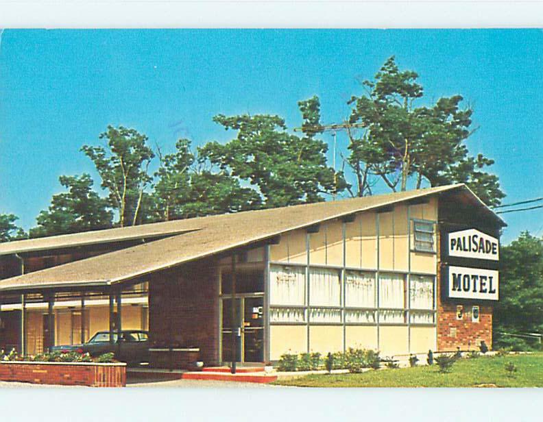 Pre-1980 OLD CARS & PALISADE MOTEL Highland Falls New York NY j6267