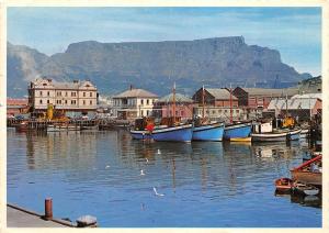 BG9603 cape town south africa fishing boats in the still waters victoria basin