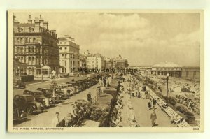 tp5217 - Sussex - The Busy Three Parades on Eastbourne Seafront - Postcard