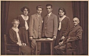 LUSTENAU VORARLBERG AUSTRIA~FAMILY GROUP~1929 PHOTO POSTCARD  