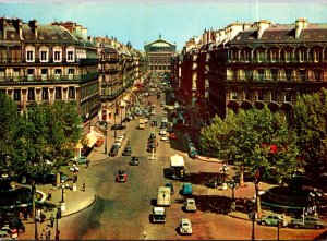 France Paris L'Avenue de l'Opera et la Place du Theatre-Francais