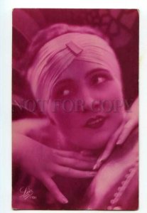 488104 FASHION Beauty Lady manicure Vintage PHOTO postcard LEO Paris #1791