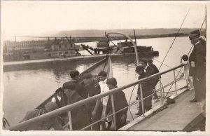 Mackinac Island Michigan Arrive at Dock People Boarding Small Boats Postcard Z13