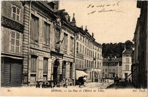 CPA ÉPINAL La Rue et l'Hotel de Ville. (398322)