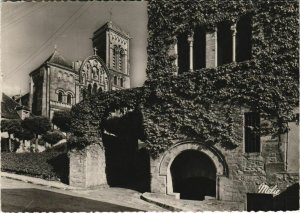 CPM VEZELAY Eglise Abbatiale de la Madeleine - L'ancienne Chapelle (1195955)