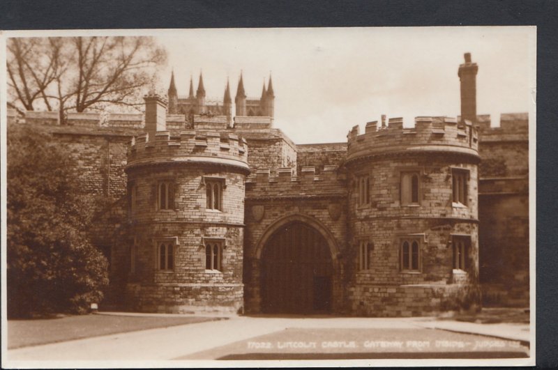 Lincolnshire Postcard - Lincoln Castle, Gateway From Inside   DC1163