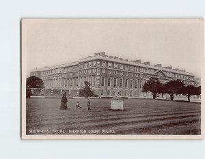 Postcard South-East Front, Hampton Court Palace, Molesey, England