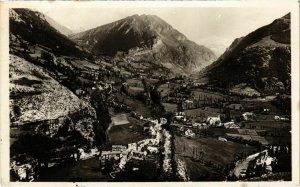 CPA Gédre - Vue Générale sur le Village et Fond de la Munia (110471)