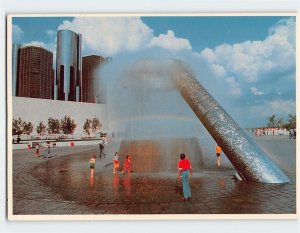 Postcard Children Cool Themselves Under Horace Dodge Fountain Detroit Michigan