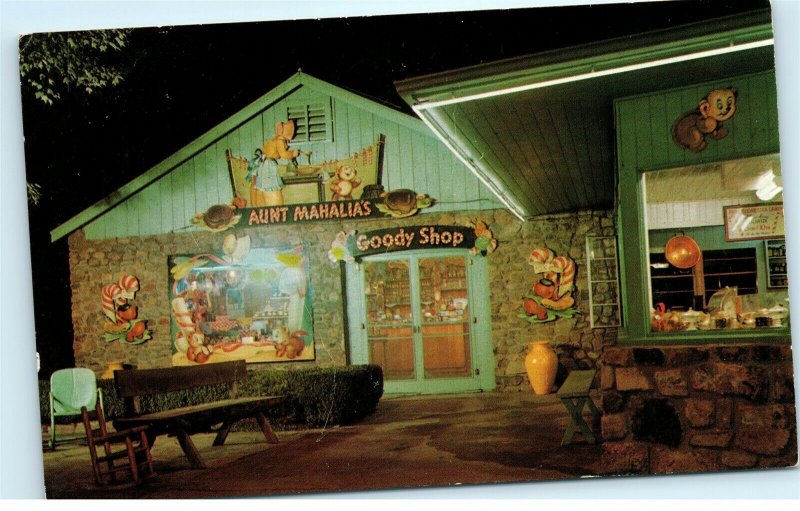 Aunt Mahalia's Candy Goody Shop 645 Parkway Gatlinburg TN Vintage Postcard E14