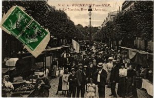 CPA ROCHEFORT-sur-MER Le Marché Rue de l'Arsenal (666898)